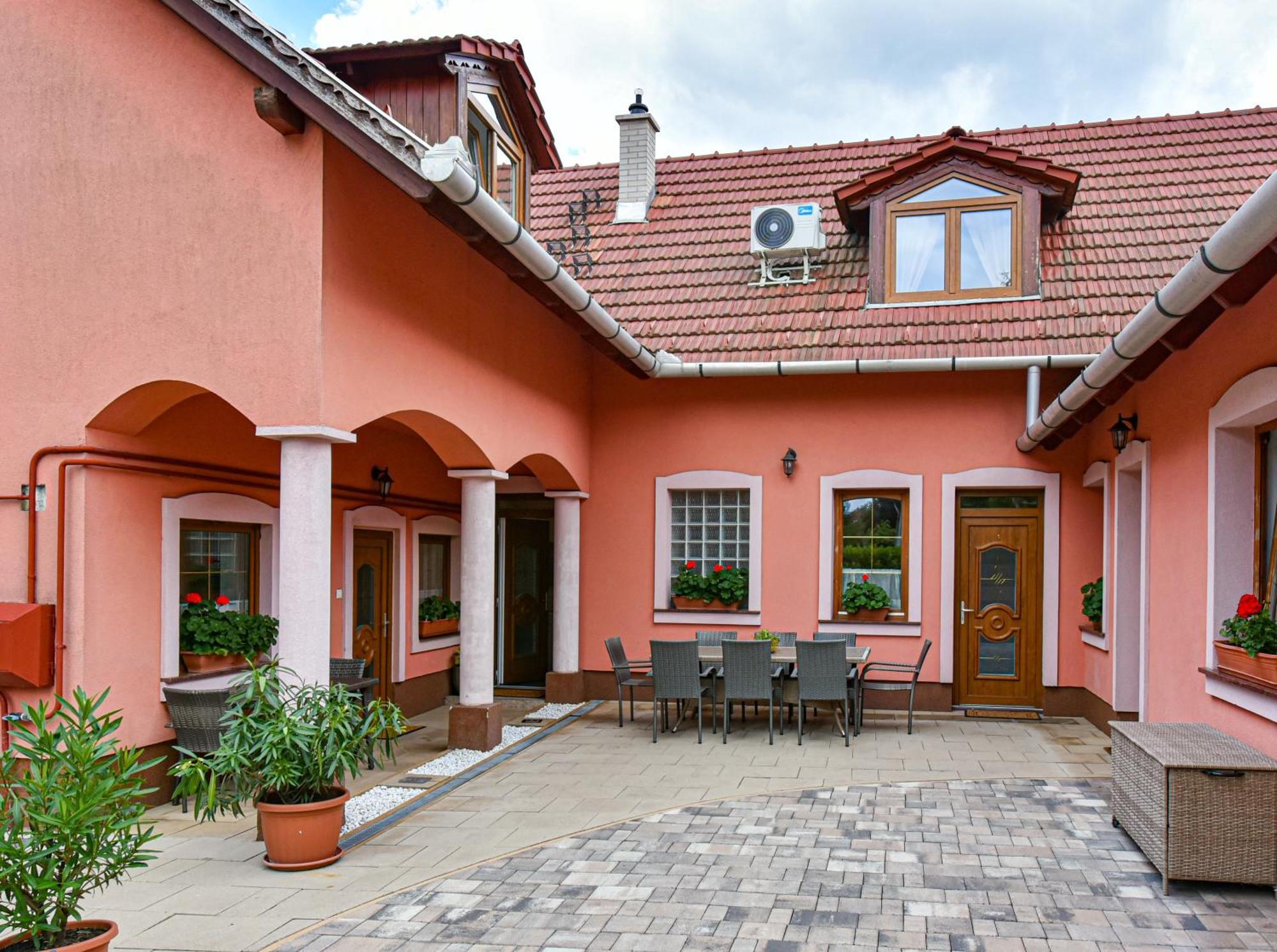 Honfoglalas Vendeghaz Erlau Exterior foto